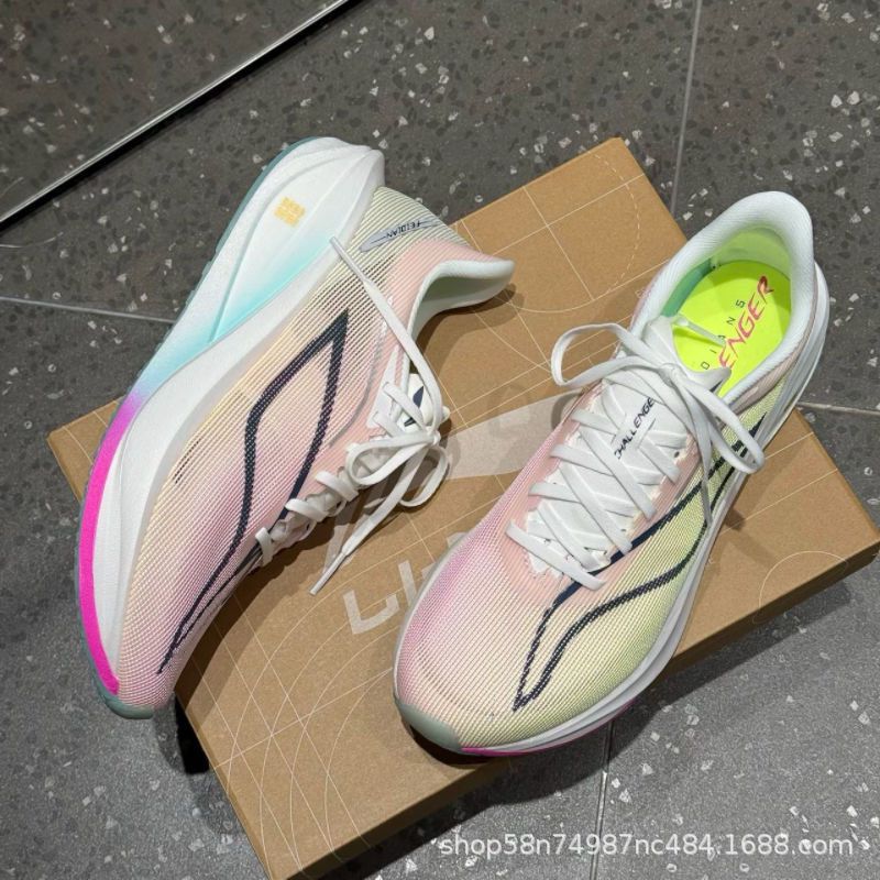 새로운 초경량 남성 스포츠 신발 가볍고 통기성이 뛰어난 - Outdoor Lighting Round 리뷰 및 가격